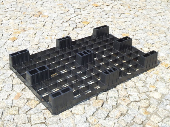 Europaleta plastikowa ażurowa bez płóz 1200 x 800mm - czarna P2