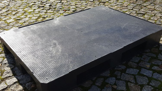 Paleta plastikowa nowa 1200 x 800mm z rantem czarna - P18