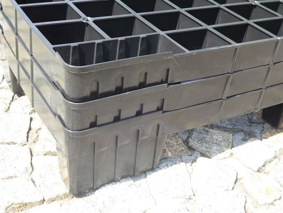 Europaleta plastikowa ażurowa bez płóz 1200 x 800mm - czarna P2