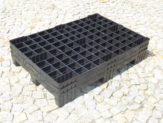 Europaleta plastikowa ażurowa bez płóz 1200 x 800mm - czarna P2