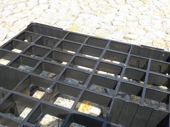 Europaleta plastikowa ażurowa bez płóz 1200 x 800mm - czarna P2