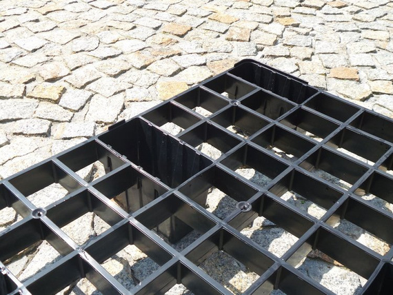 Europaleta plastikowa ażurowa bez płóz 1200 x 800mm - czarna P2